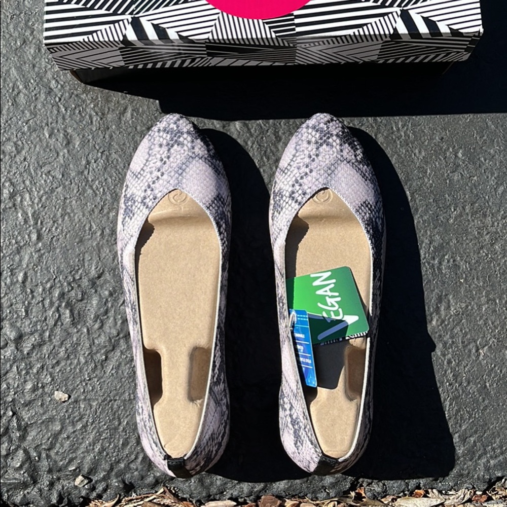 Ladies size 9 shoes.  New